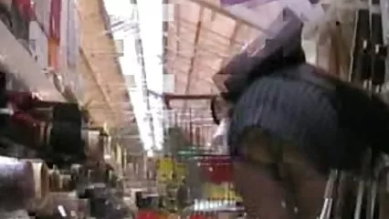 スペインの女子高生は、お金を稼ぐためにポルノの世界をターゲットにしています