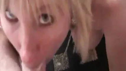 姪は、彼女の叔父とポルノ女優とファックになると確信した